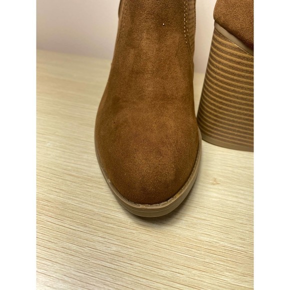 American Rag heeled suede boots NWT! - Picture 5 of 10